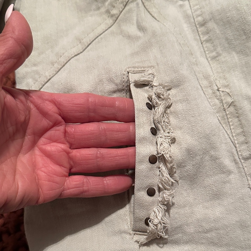 Montanaco Women's Cream Jean Jacket - Picture 3 of 9